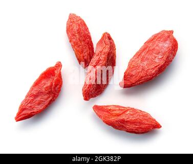 Essiccati goji bacche isolati su sfondo bianco Foto Stock