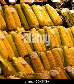 Pannocchie di mais, Sezione frutta e verdura, supermercato, Chicago, Illinois, USA. Foto Stock