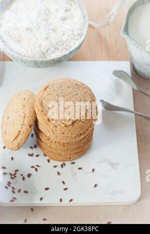 Biscotti di grano intero con semi di lino Foto Stock