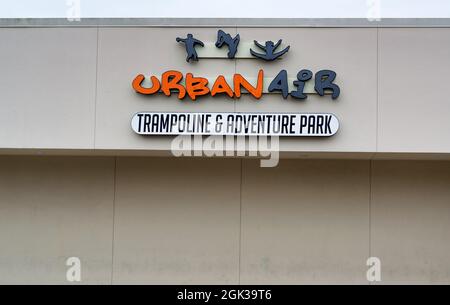 Humble, Texas USA 11-28-2019: Esterno dell'Urban Air Adventure Park a Humble, Texas. Foto Stock