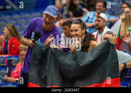 Ostrava, Repubblica Ceca. 12 settembre 2021. I tifosi della Germania in azione durante il campionato europeo di pallavolo maschile partita Germania contro Bulgaria 3-1 (14, -18, 19, 22) a Ostrava, Repubblica Ceca, Settembre 12, 2021. Credit: Vladimir Prycek/CTK Photo/Alamy Live News Foto Stock