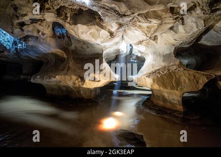 Grotta di Nizza Son tra nella provincia di Kien Giang, nel Vietnam meridionale Foto Stock