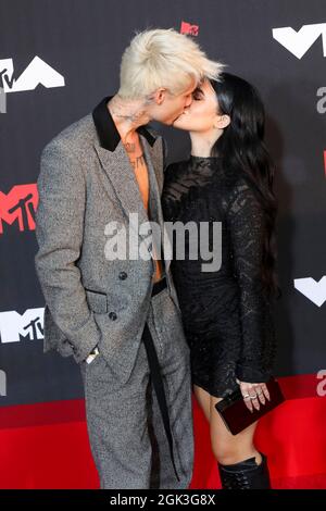 New York, Stati Uniti. 12 settembre 2021. Jaden Hossler e Nessa Barrett hanno partecipato ai 2021 MTV Video Music Awards, VMA, presso il Barclays Center di Brooklyn, New York, USA, il 12 settembre 2021. Credit: dpa/Alamy Live News Foto Stock