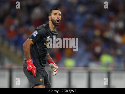 Roma, Italia. 12 settembre 2021. Rui Patricio, portiere DI AS Roma, in azione durante la serie Una partita di calcio tra Roma e Sassuolo allo Stadio Olimpico. Roma ha vinto 2-1. Credit: Stefano massimo/Alamy Live News Foto Stock