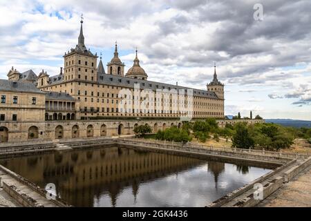 SAN LORENZO DE EL ESCORIAL, SPAGNA - 08 settembre 2021: San Lorenzo de El Escorial, Spagna - 8 settembre 2021: Sito reale di San Lorenzo de El Escorial o M. Foto Stock