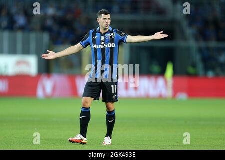Bergamo, Italia. 11 settembre 2021. Remo Freuler di Atalanta BC gestì durante la serie Una partita tra Atalanta BC e ACF Fiorentina . Foto Stock