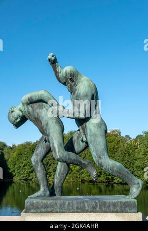 Statua in bronzo dello scultore Gustav Vigeland al Parco Frogner di Oslo, Norvegia Foto Stock