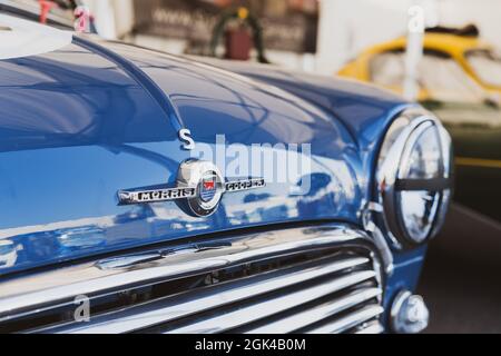 Italia, settembre 12 2021. Vallelunga classico. Cappuccio auto d'epoca Austin Morris Mini Cooper Racing con logo e nome Foto Stock