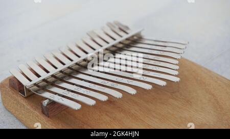 primo piano kalimba in legno Foto Stock