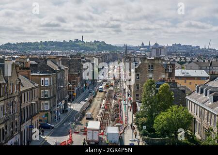 L'estensione del tram lavora a Leith Walk Edinburgh, girato da una posizione elevata, Scozia, Regno Unito Foto Stock