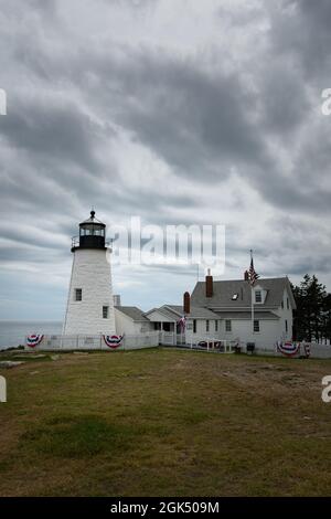 PEMAQUID POINT, STATI UNITI - 21 agosto 2021: Una bella vista di una giornata di tempesta al faro di Pemaquid Point, Maine negli Stati Uniti Foto Stock