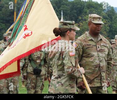 Il 7 agosto 2021, a Fort Indiantown Gap, P. Boyer assunse il comando del 728° CSSB durante la cerimonia. Foto Stock