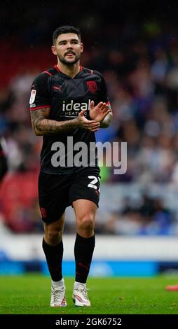 Alex Mowatt di West Brom saluta i fan immagine di Steve Flynn/AHPIX.com, Calcio: SkyBet Championship partita Blackburn Rovers -V- West Brom a Ewoo Foto Stock