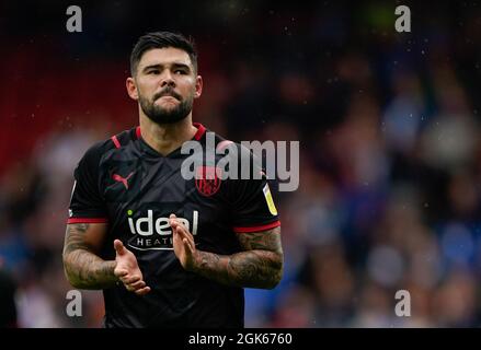 Alex Mowatt di West Brom saluta i fan immagine di Steve Flynn/AHPIX.com, Calcio: SkyBet Championship partita Blackburn Rovers -V- West Brom a Ewoo Foto Stock