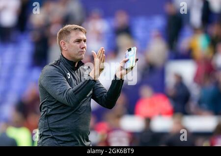 Il manager di Hartlepool Unito Dave Challinor saluta i fan in viaggio dopo il gioco immagine di Steve Flynn/AHPIX.com, Calcio: SkyBet League due matc Foto Stock