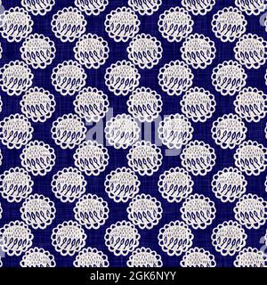 Indigo blu fiore blocco stampa tinta tessuto di lino sfondo. Campione giapponese di ripetizione batik tessuto senza cuciture. Sfocatura floreale organica afflosciata Foto Stock