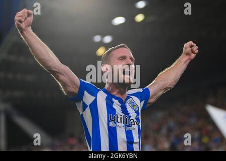 Tom Lees di Huddersfield Town celebra il suo obiettivo.Foto: Liam Ford/AHPIX LTD, Football, Carabao Cup, Huddersfield Town contro Everton, John Smiths Stadium Foto Stock