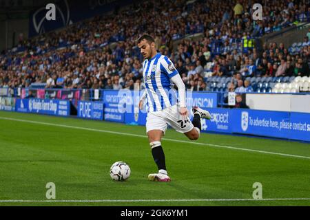 Danel Sinani di Huddersfield attraversa una palla nella scatola.immagine: Liam Ford/AHPIX LTD, Calcio, Carabao Cup, Huddersfield Town contro Everton, John Smiths Foto Stock