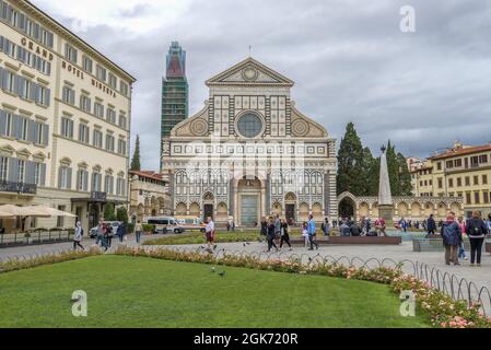 FIRENZE, ITALIA - 18 SETTEMBRE 2017: Basilica medievale di Santa Maria Novella in una nuvolosa giornata di settembre Foto Stock