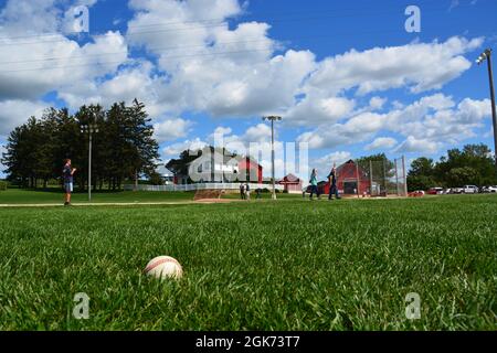 Guardando dall'esterno sul set del film del Field of Dreams a Dyersville, Iowa. Foto Stock