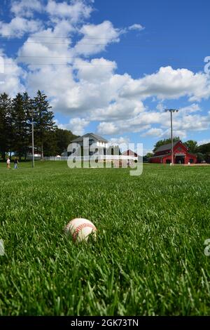 Guardando dall'esterno sul set del film del Field of Dreams a Dyersville, Iowa. Foto Stock