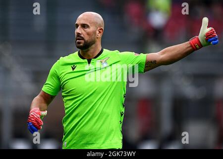 Milano, Italia. 12 settembre 2021. Pepe Reina della SS Lazio gesticola durante la Serie Una partita di calcio tra AC Milano e SS Lazio. Credit: Nicolò campo/Alamy Live News Foto Stock