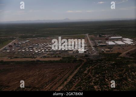 Foto della zona di Dona Ana Housing Area vicino a Fort Bliss, Texas il 23 agosto 2021. Il Dipartimento della Difesa, attraverso il comando del Nord degli Stati Uniti, e in supporto del Dipartimento di Stato e del Dipartimento di sicurezza interna, sta fornendo trasporto, alloggio temporaneo, screening medico, e supporto generale per fino a 50,000 sfollati afghani in strutture adeguate, in strutture permanenti o temporanee, il più rapidamente possibile. Questa iniziativa fornisce un sostegno essenziale agli afghani vulnerabili in luoghi sicuri al di fuori dell'Afghanistan. Foto Stock