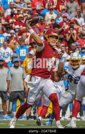 Domenica 12 settembre 2021; Landover, MD, USA; il quarterback della Washington Football Team Taylor Heinicke (4) passa la palla durante una partita della NFL contro i Los Angeles Chargers al FedEx Field. I Chargers hanno battuto Washington 20-16. (Brian Villanueva/immagine dello sport) Foto Stock