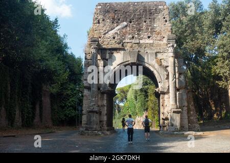 L'Arco di Drusus è un antico arco di Roma, vicino al primo miglio della Via Appia e vicino alla porta San Sebastiano Foto Stock