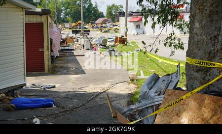 Waverly, TN (25 agosto 2021) - detriti provenienti dalle recenti inondazioni a Waverly, Tennessee. Robert Kaufmann Foto Stock