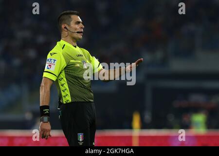 Roma, Italia. 12 settembre 2021. Roma, Italia Settembre 12 2021. Arbitro Simone Sazza durante la Serie A TIM match tra AS Roma e US Sassuolo Calcio allo Stadio Olimpico di Roma (Foto di Giuseppe fama/Pacific Press/Sipa USA) Credit: Sipa USA/Alamy Live News Foto Stock