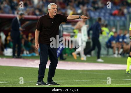 Roma, Italia. 12 settembre 2021. Roma, Italia Settembre 12 2021. Jose Mourinho reagisce durante la Serie A TIM match tra AS Roma e US Sassuolo Calcio allo Stadio Olimpico di Roma (Foto di Giuseppe fama/Pacific Press/Sipa USA) Credit: Sipa USA/Alamy Live News Foto Stock