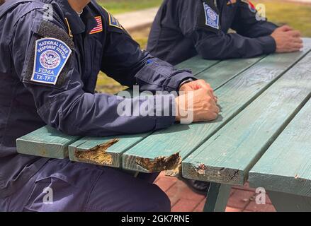 Lafayette, LA – Urban Search and Rescue ha iniziato la pre-staging per le operazioni dopo che l'uragano Ida ha fatto la caduta. Foto Stock