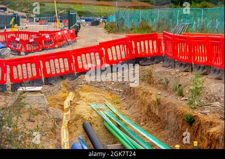 Harefield, Uxbridge, Regno Unito. 13 Settembre 2021. I lavori di costruzione dell'HS2 proseguono presso il sito di Harvil Road. Le paludine della campagna sono state distrutte dall'HS2 e sentieri chiusi. Stasera, alla Camera dei Comuni, si tiene un dibattito a Westminster Hall, in quanto oltre 150,000 persone hanno firmato una petizione per fermare il collegamento ferroviario ad alta velocità HS2. Credit: Maureen McLean/Alamy Live News Foto Stock