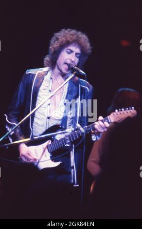 ©1986 il leggendario cantante folk BOB DYLAN ad un concerto di Austin, Texas a Manor, Texas Farm Aid. Foto Stock