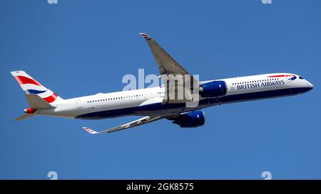 British Airways A350 G-XWBB con partenza da Heathrow. Foto Stock