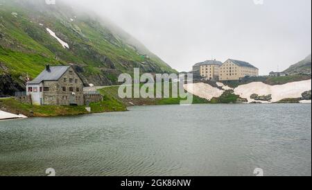 Paesaggio appannato al Passo del Gran San Bernardo, tra Italia e Svizzera. Foto Stock