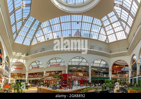 Vista dei ristoranti nel Corn Exchange, Manchester, Lancashire, Inghilterra, Regno Unito, Europa Foto Stock