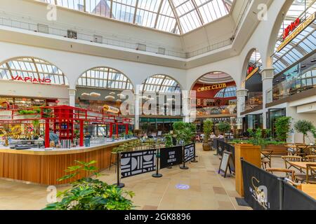 Vista dei ristoranti nel Corn Exchange, Manchester, Lancashire, Inghilterra, Regno Unito, Europa Foto Stock