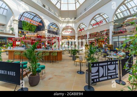 Vista dei ristoranti nel Corn Exchange, Manchester, Lancashire, Inghilterra, Regno Unito, Europa Foto Stock