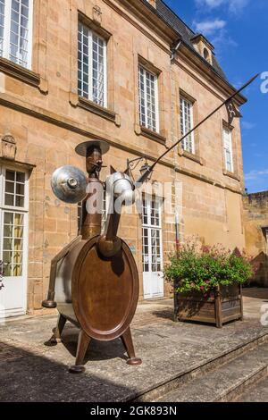 Scultura in metallo di Don Chisciotte nel cortile degli uffici in Rue Nationale, la Chatre, Indre (36), Francia. Foto Stock