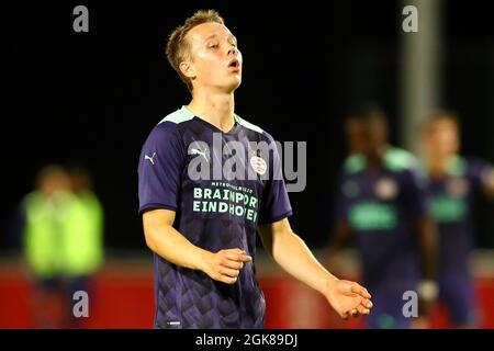 UTRECHT, PAESI BASSI - SETTEMBRE 13: Mathias Kjolo di Jong PSV durante la partita olandese Keuken Kampioen Divisie tra FC Utrecht U23 e PSV U23 allo Sportpark Zoudenbalch il 13 Settembre 2021 a Utrecht, Paesi Bassi (Foto di ben Gal/Orange Pictures) Foto Stock