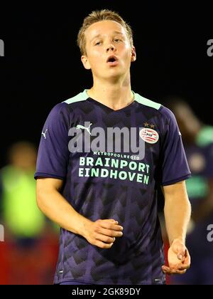 UTRECHT, PAESI BASSI - SETTEMBRE 13: Mathias Kjolo di Jong PSV durante la partita olandese Keuken Kampioen Divisie tra FC Utrecht U23 e PSV U23 allo Sportpark Zoudenbalch il 13 Settembre 2021 a Utrecht, Paesi Bassi (Foto di ben Gal/Orange Pictures) Foto Stock