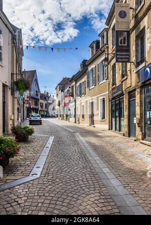 Vista lungo la Rue Nationale, la Charre, Indre (36), Francia. Foto Stock