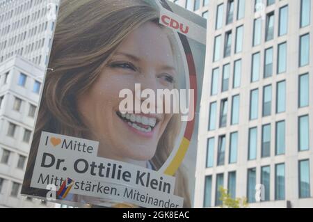 Manifesto della campagna di Ottilie Klein (CDU) - Ebertstrasse, Mitte, Berlino, Germania - 11 settembre 2021.