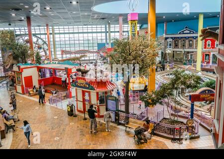 Il Fantasy Fair è il più grande parco divertimenti al coperto di Toronto, Ontario, Canada, ed è situato all'interno del centro commerciale woodbine Foto Stock