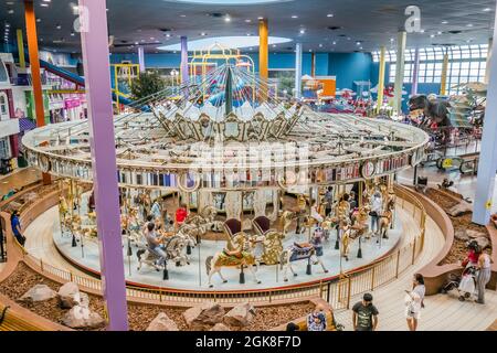Il Fantasy Fair è il più grande parco divertimenti al coperto di Toronto, Ontario, Canada, ed è situato all'interno del centro commerciale woodbine Foto Stock