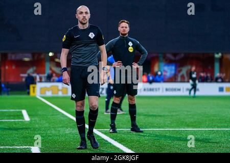 EINDHOVEN, PAESI BASSI - SETTEMBRE 13: Assistente arbitro Nils van Kampen durante la partita di Keukenkampioen Divisie tra FC Eindhoven e Helmond Sport allo stadio Jan Louwers il 13 Settembre 2021 a Eindhoven, Paesi Bassi (Foto di Joris Verwijst/Orange Pictures) Foto Stock