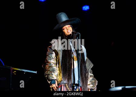 Chicago, Stati Uniti. 12 settembre 2021. CHICAGO, il - SETTEMBRE 12: Erykah Badu titoli giorno 3 a Pitchfork 2021 a Chicago Illinois il 12 Settembre 2021. (Foto di Annie Lesser/imageSPACE/Sipa USA) Credit: Sipa USA/Alamy Live News Foto Stock