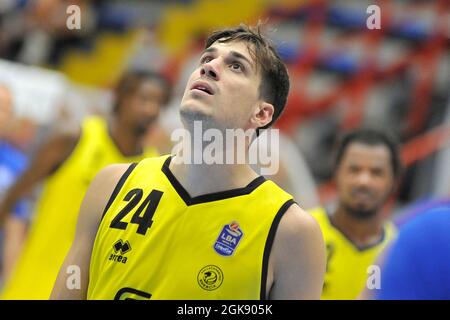 Napoli, Italia. 13 settembre 2021. Tommaso Laquintana di Germani Brescia, durante la partita di basket SuperCoppa tra GEVI Napoli e Germani Brescia, risultato finale 74 - 81, partita disputata al PalaBarbuto di Napoli. Napoli, Italia, 13 settembre 0221. (Foto di Vincenzo Izzo/Sipa USA) Credit: Sipa USA/Alamy Live News Foto Stock